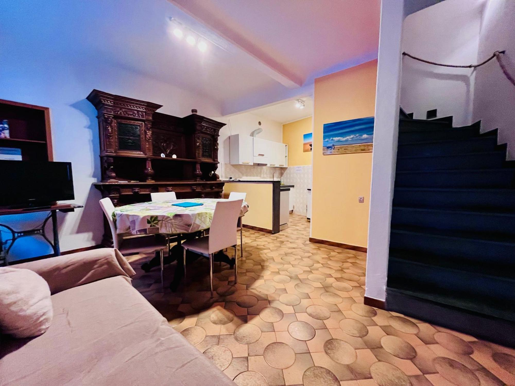 Casa Di Mezzo By Arbaspaa Манарола Экстерьер фото